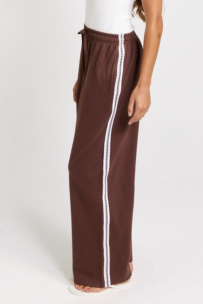Betty Basics Nikki Relax Cotton Jogger, Chocolate
