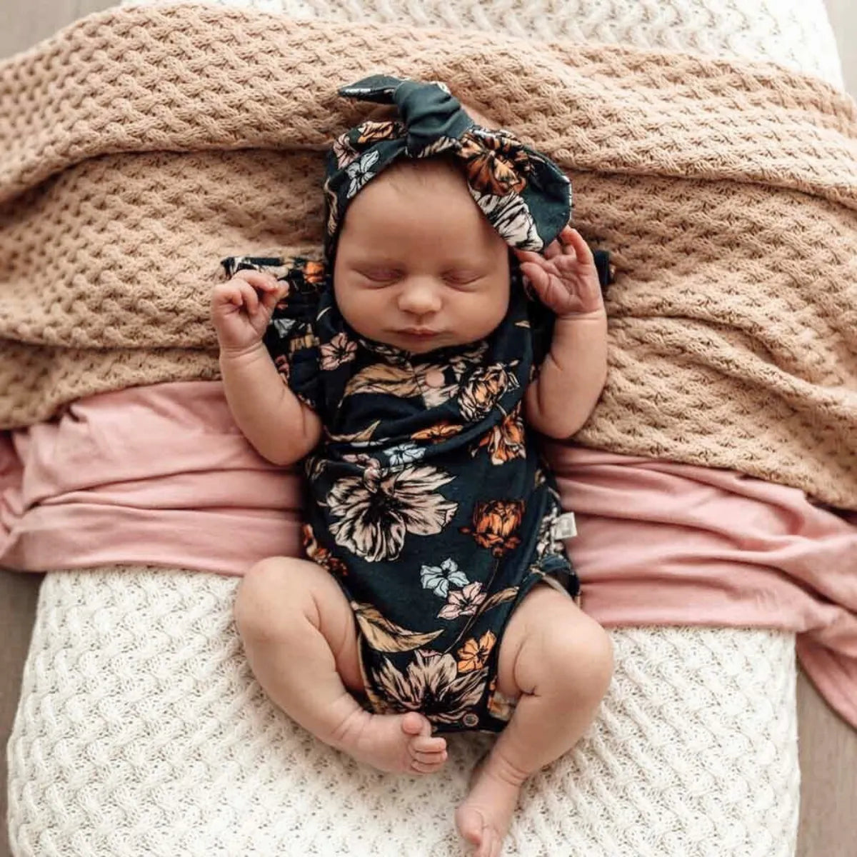 Belle Short Sleeve Organic Bodysuit - Snuggle Hunny - Image 1