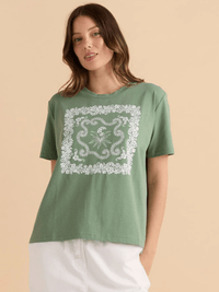 Betty BasicsEllia Crew Tee - Floral Print