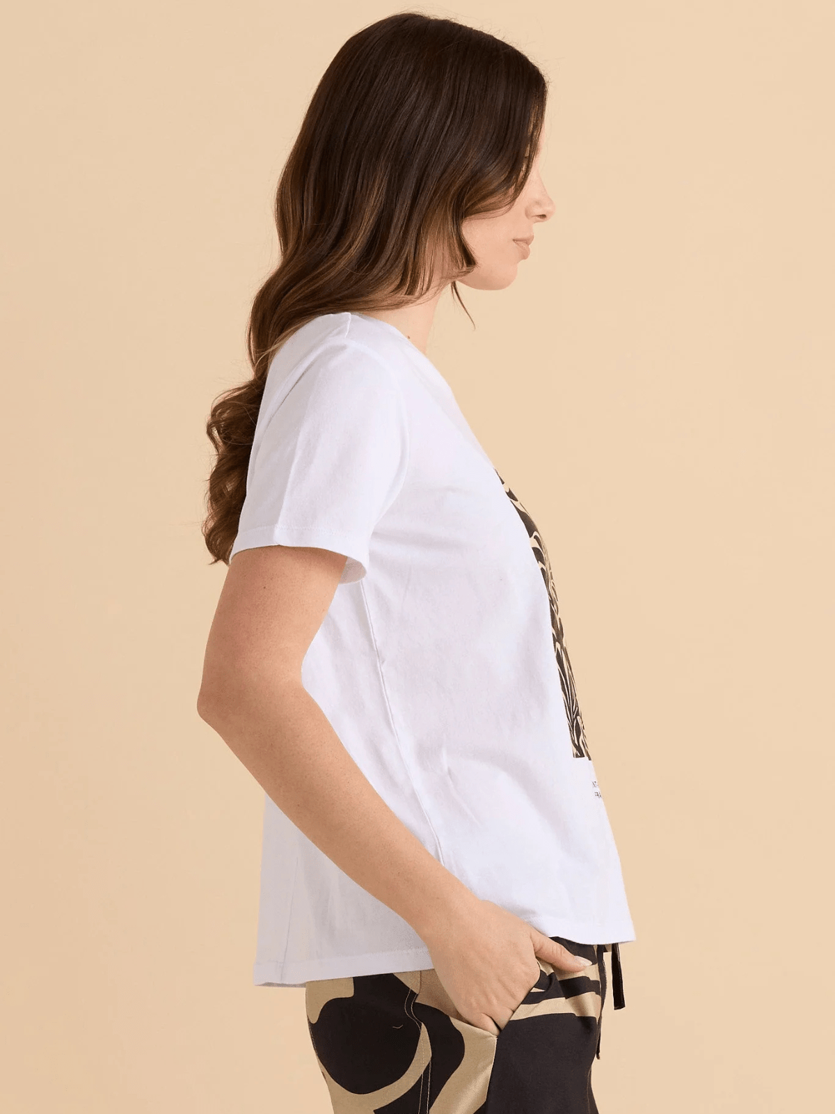 Betty BasicsEllia Crew Tee - Monochrome Floral