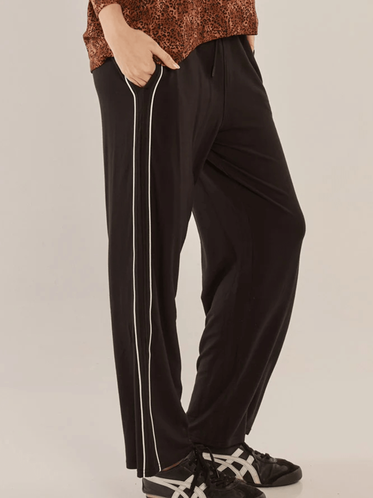 Betty BasicsEvelyn Wide Leg Jogger - Black/White