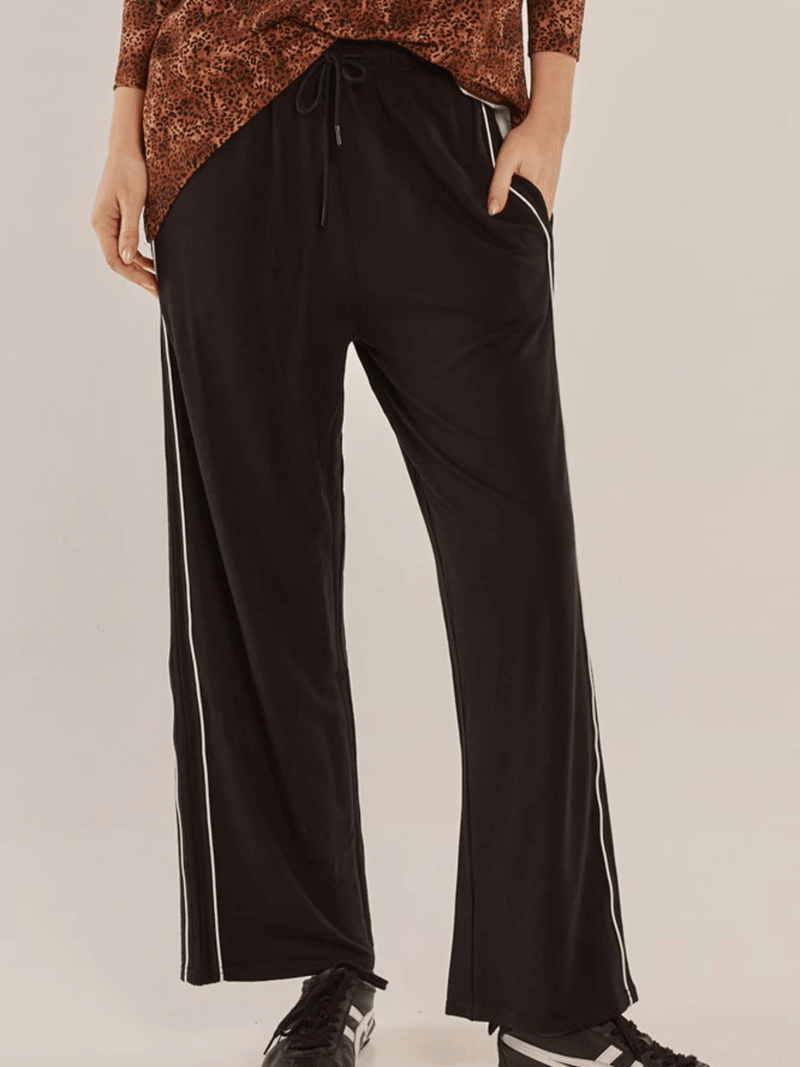 Betty BasicsEvelyn Wide Leg Jogger - Black/White