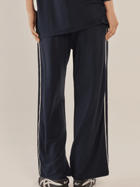 Betty BasicsEvelyn Wide Leg Jogger - Navy