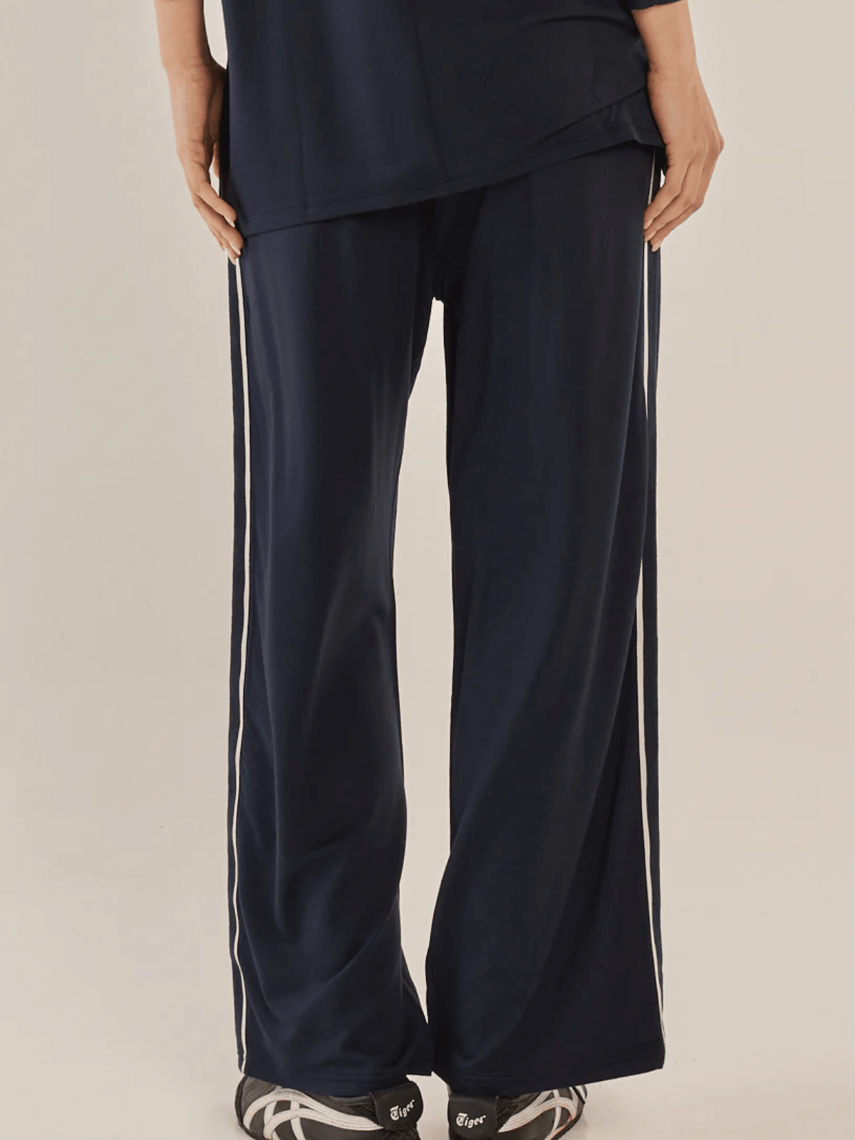 Betty BasicsEvelyn Wide Leg Jogger - Navy