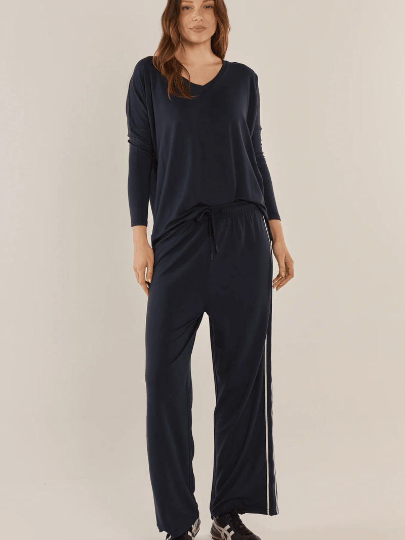 Betty BasicsEvelyn Wide Leg Jogger - Navy