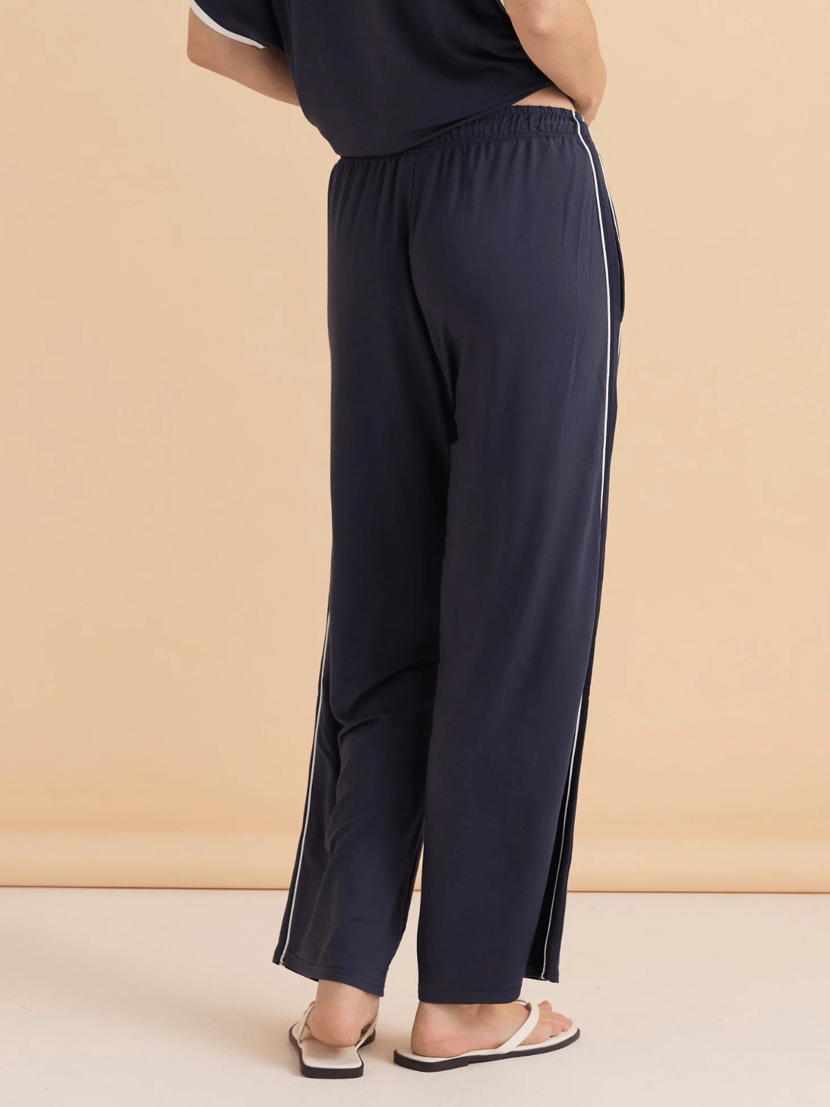 Betty BasicsEvelyn Wide Leg Jogger - Petrol/White