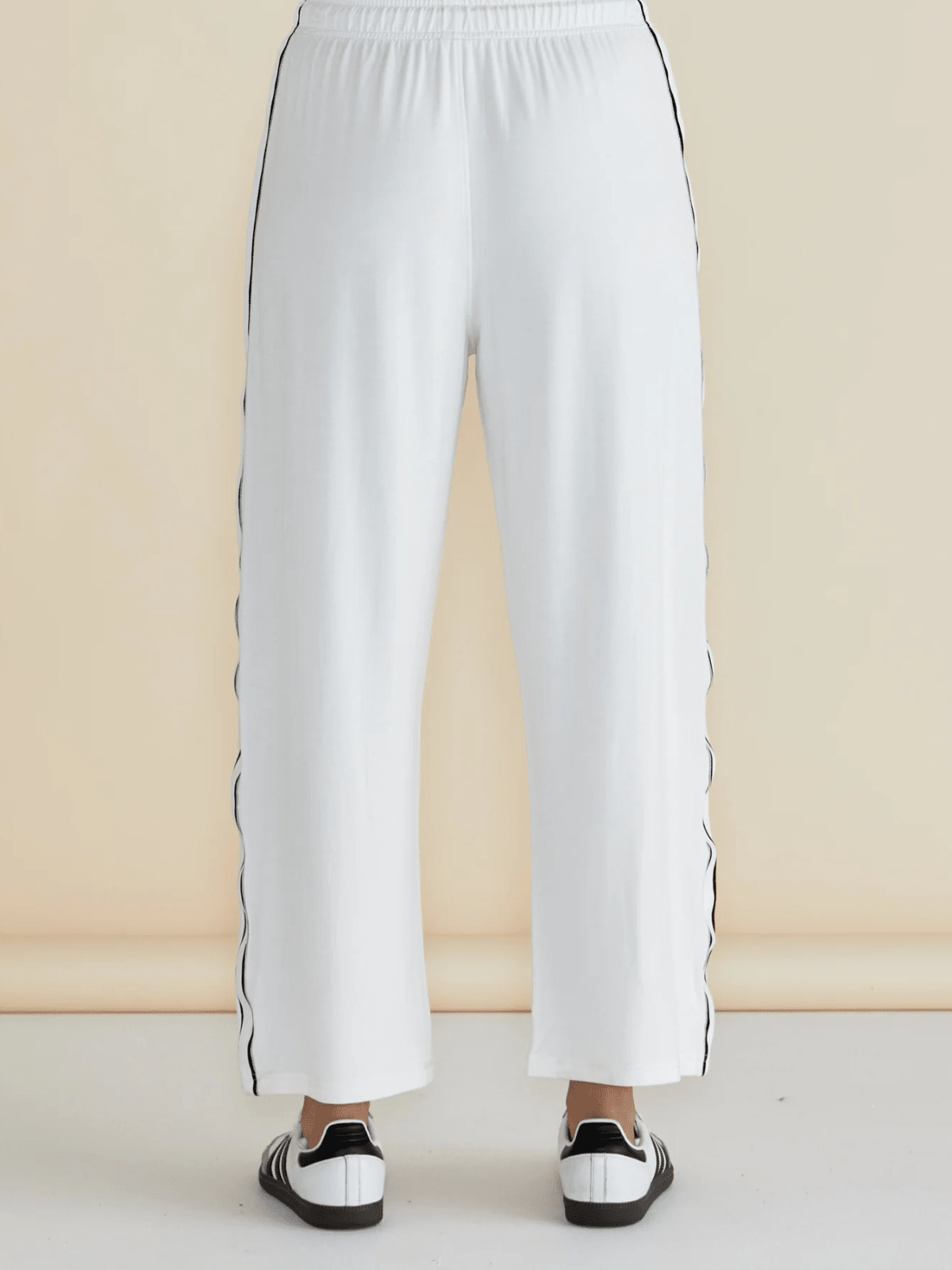 Betty BasicsEvelyn Wide Leg Jogger - White