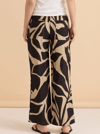 Betty BasicsSutton Relax Pant - Monochrome Floral