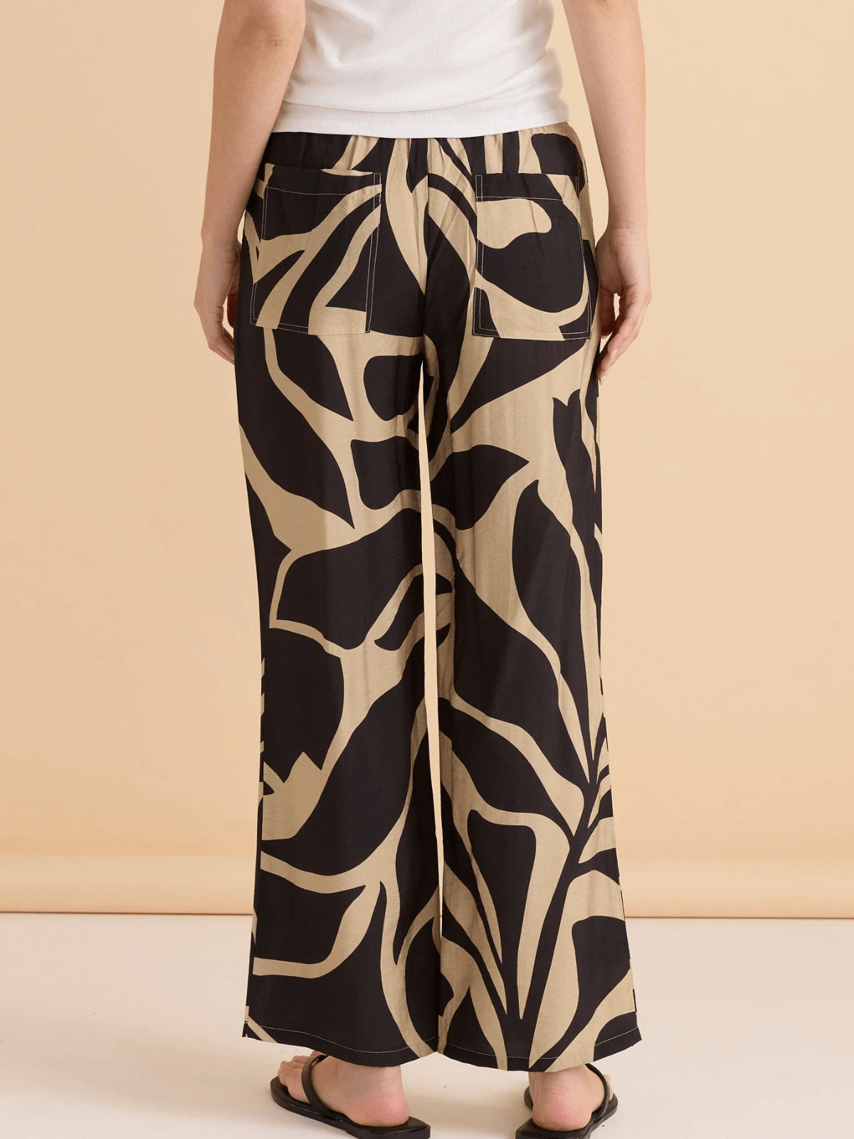 Betty BasicsSutton Relax Pant - Monochrome Floral