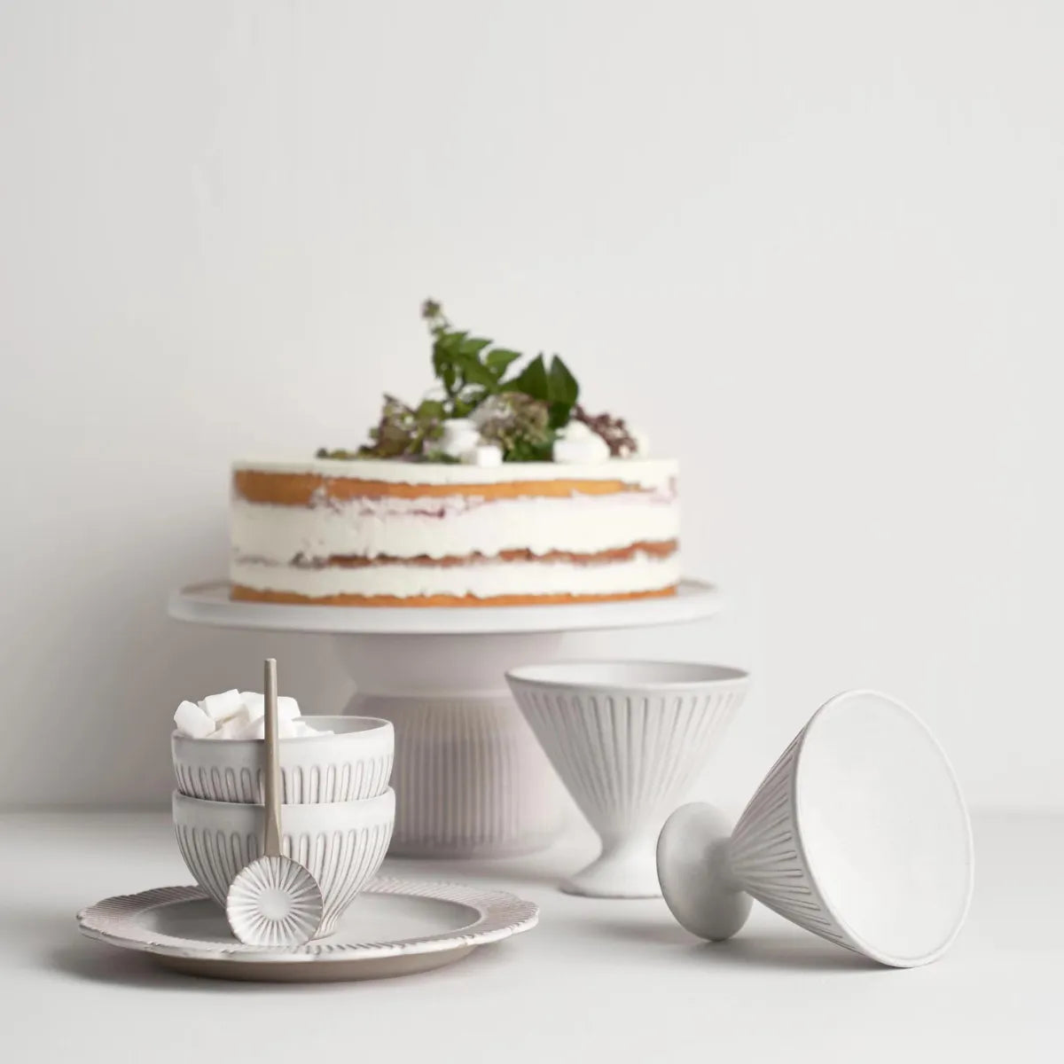 Cake Stand / Garden Party - Robert Gordon - Image 2
