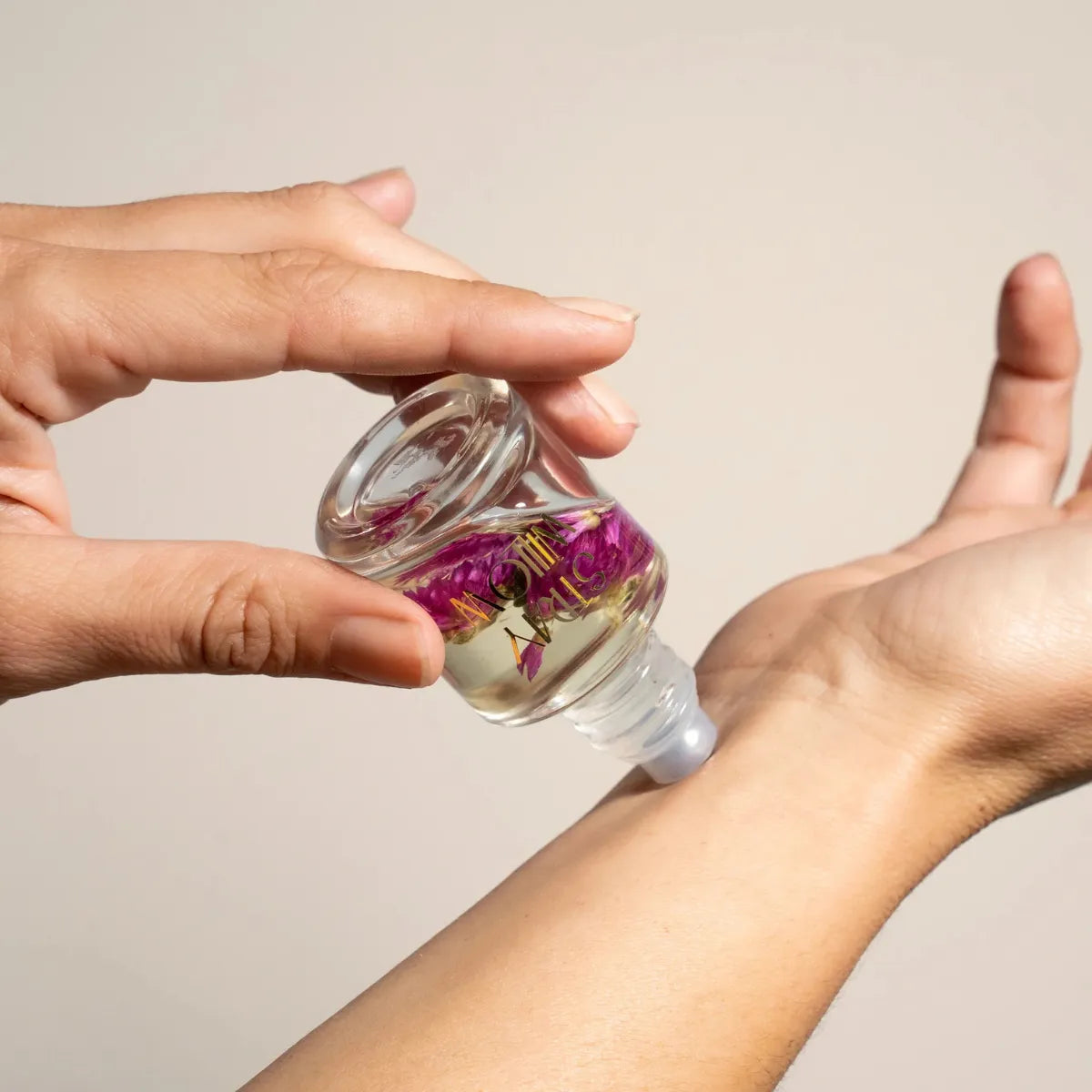 Essential Oil Perfume Roller - Sweet Muse - Stray Willow - Image 3