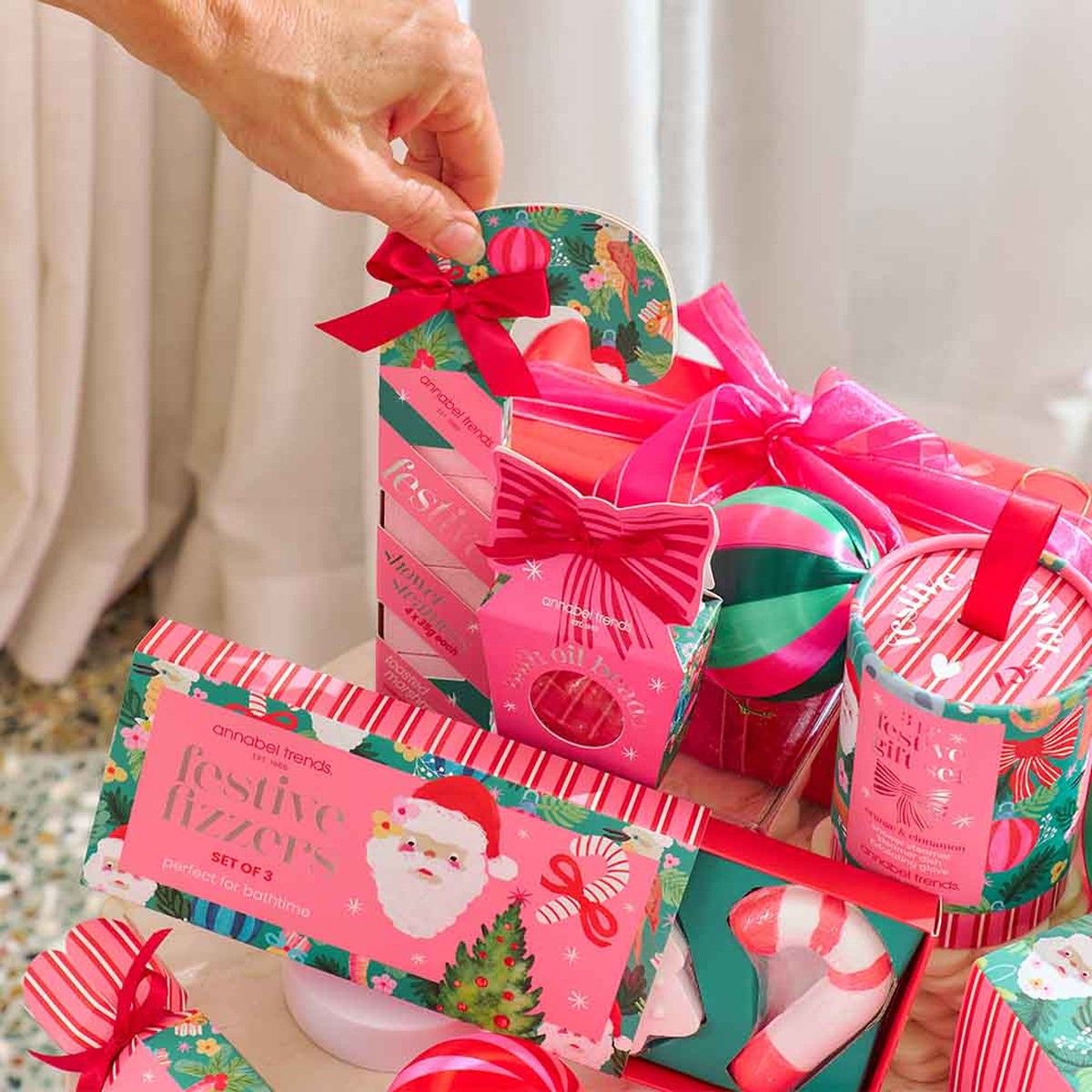Annabel Trends Shower Steamer Gift Box, Festive Candy Cane