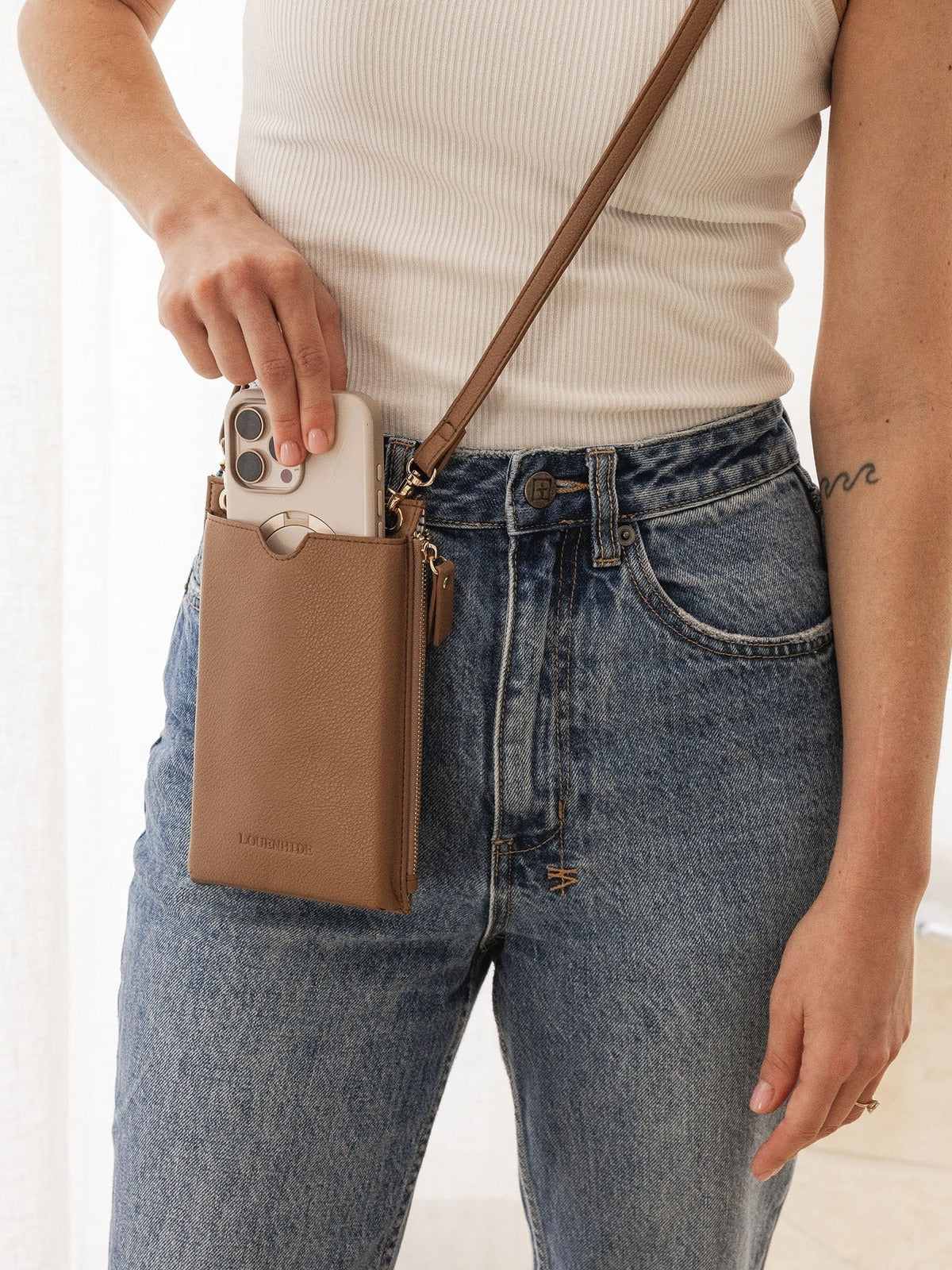 Suki Phone Bag - Caramel