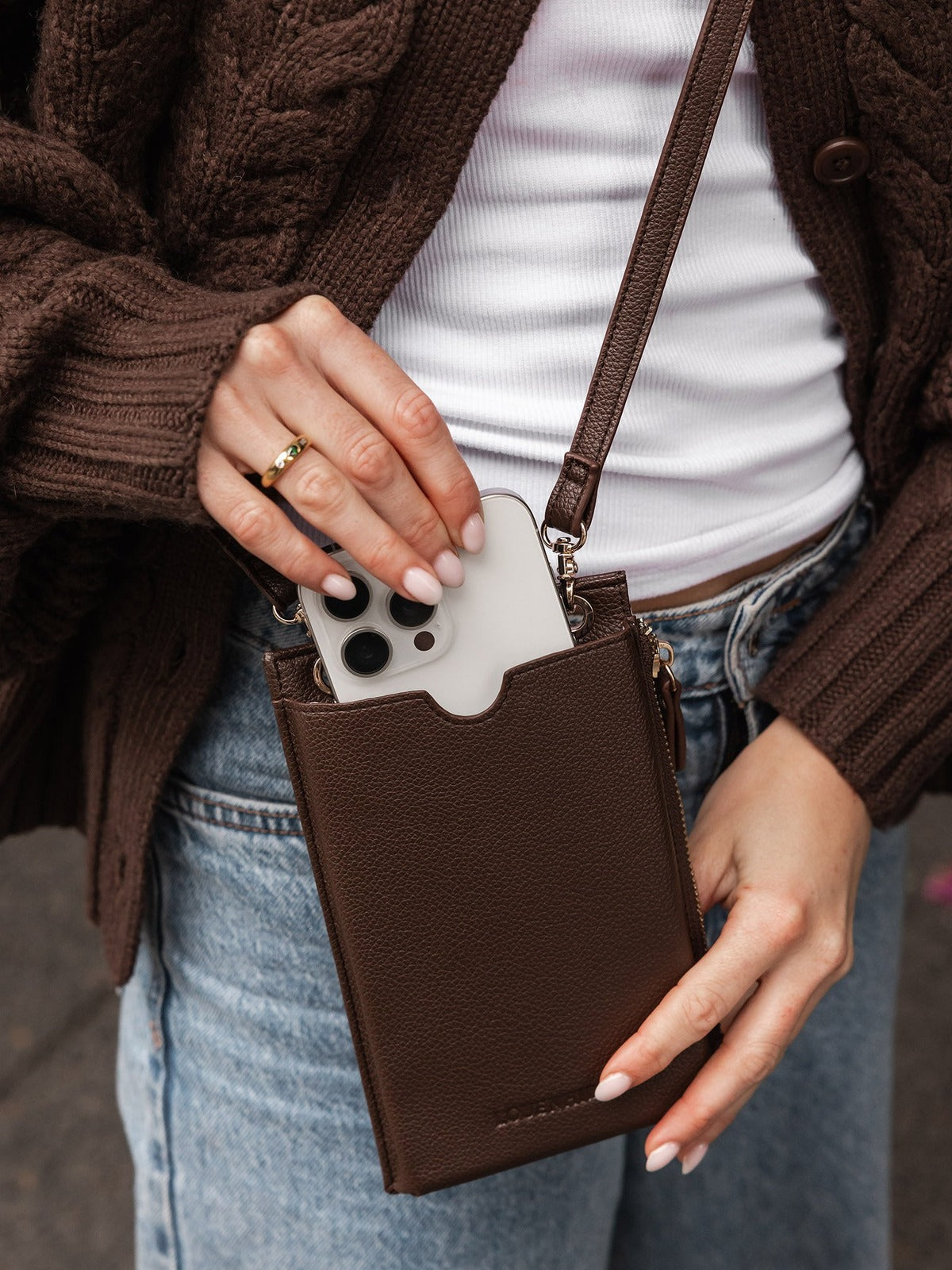 Suki Phone Bag - Chocolate