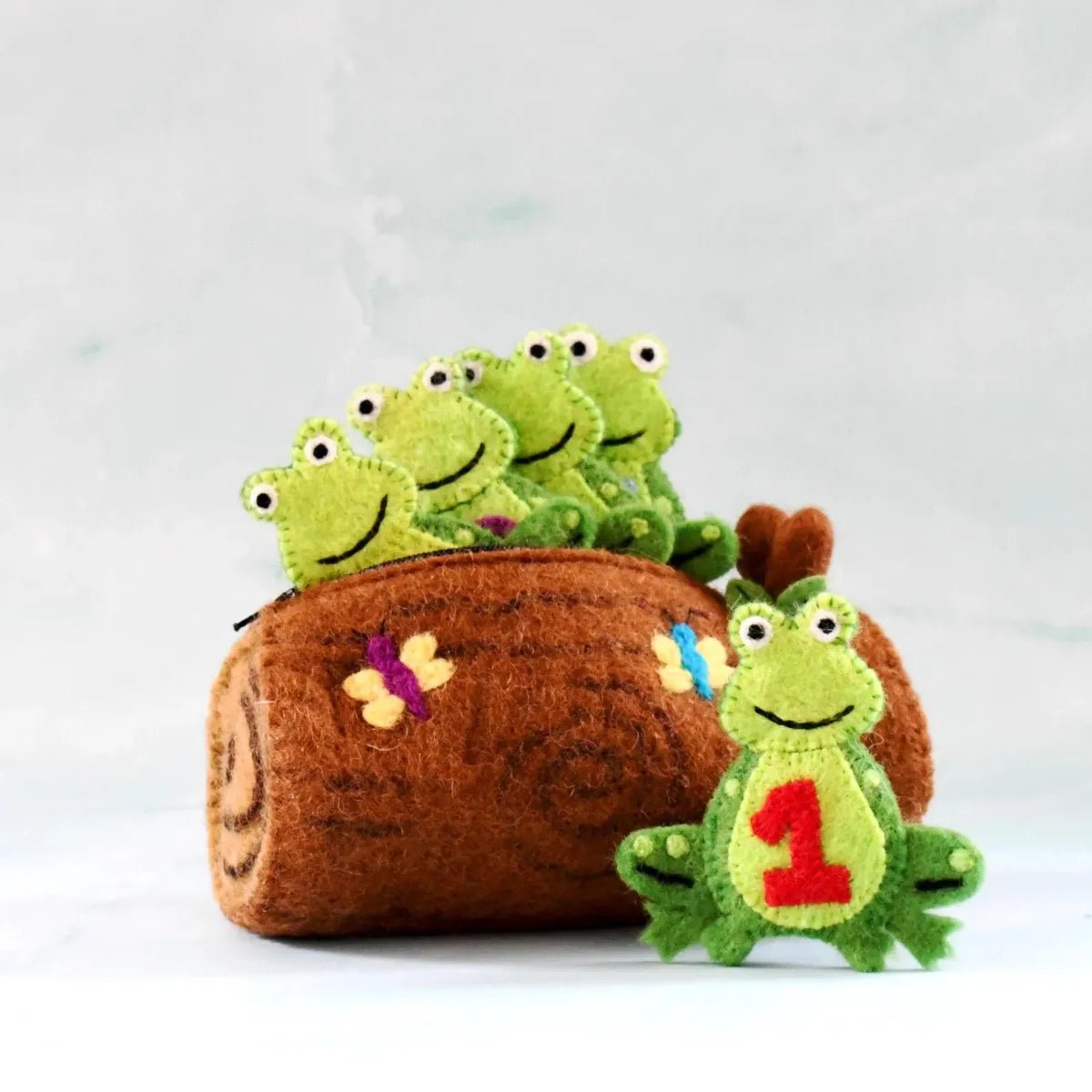 Tara Treasures5 Little Speckled Frogs with Log Bag - Finger Puppet Set