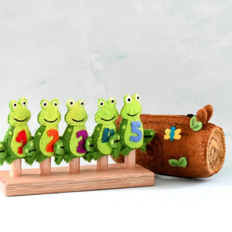 Tara Treasures5 Little Speckled Frogs with Log Bag - Finger Puppet Set