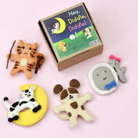 Tara TreasuresHey Diddle Diddle Finger Puppet Set