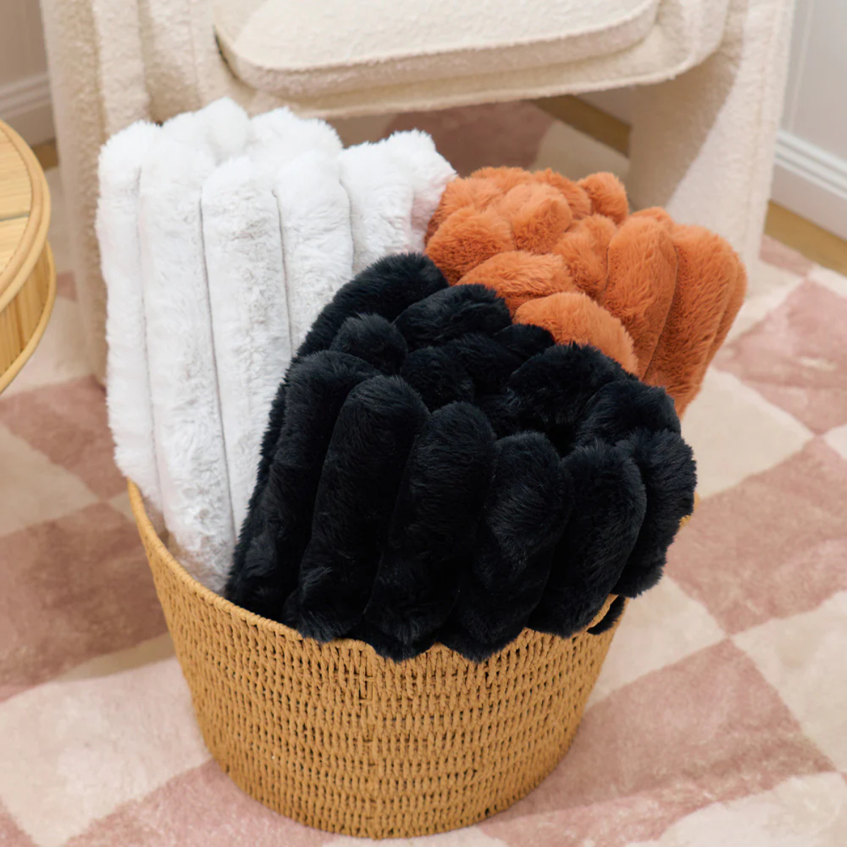 Throw Ribbed Fur - Dove Grey - Annabel Trends - Image 2